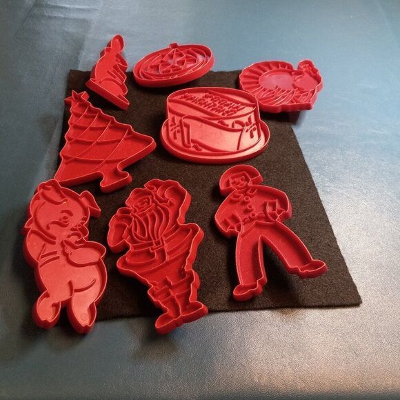 Vintage  Red Plastic Holiday Cookie Cutters 8 Cottagecore Grandmacore Baking - Picture 1 of 5